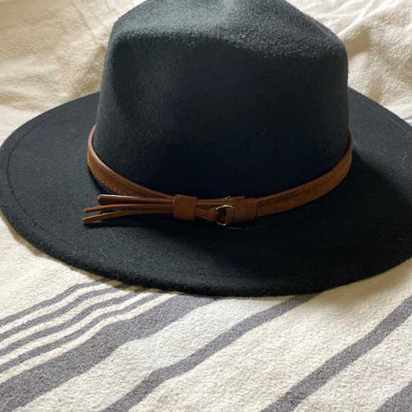 Accessories - Festival hat. Black felt with removable vegan leather fringed band